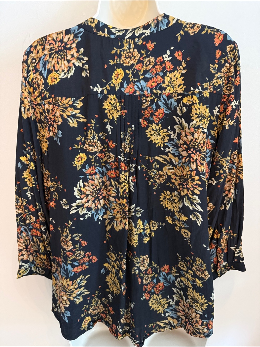 Coldwater Creek Navy Floral Pintuck Button Blouse - Picture 8 of 15